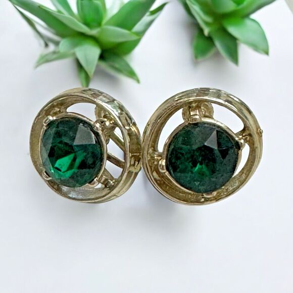 Vintage Goldtone Screwback Earrings – Emerald Green Rounds, 0.75 Inch - Picture 1 of 7